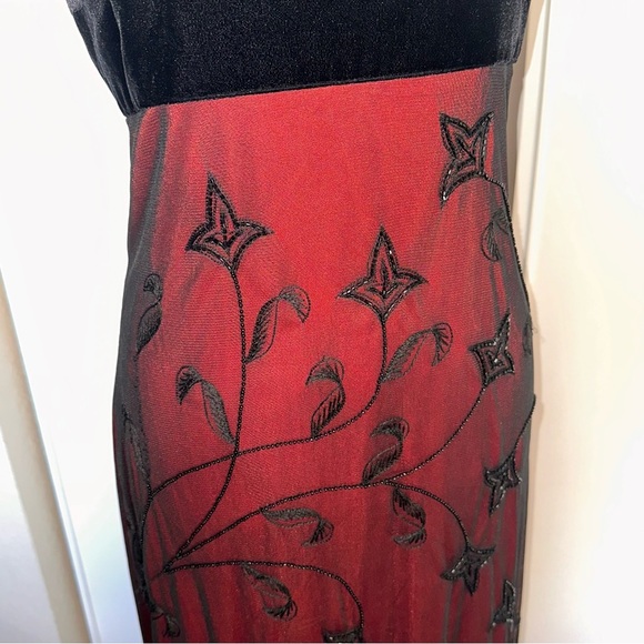 Vintage Black Velvet and red satin mesh overlay beaded dress size Large - Picture 2 of 9